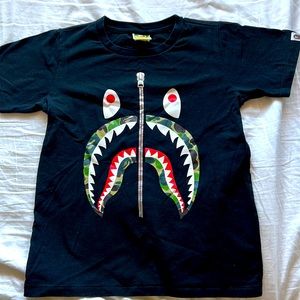 A BATHING APE BAPE women’s shirt size small shark teeth zipper 1st camo